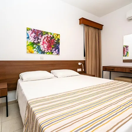 Kotsias Corallia * Coral Bay