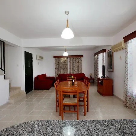 Kotsias Corallia * Coral Bay