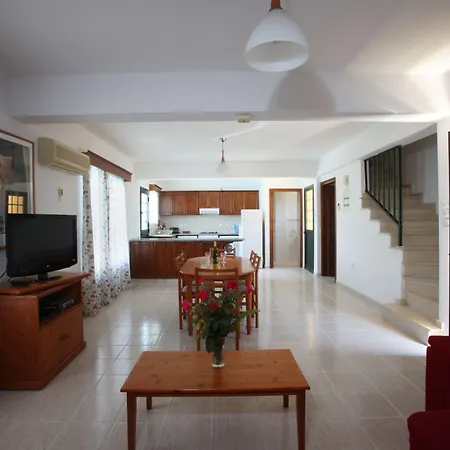 Kotsias Corallia * Coral Bay