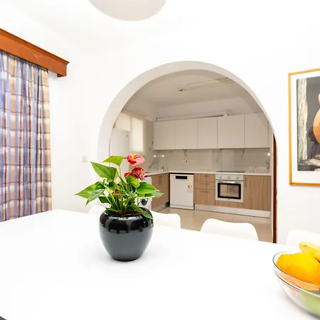 Kotsias Corallia Willa *