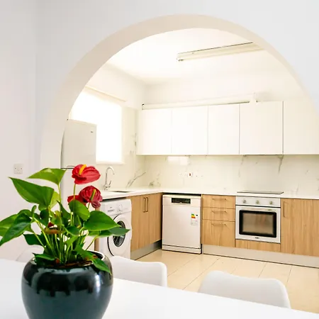 Kotsias Corallia * Coral Bay