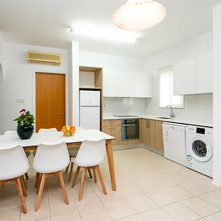 Kotsias Corallia Willa *