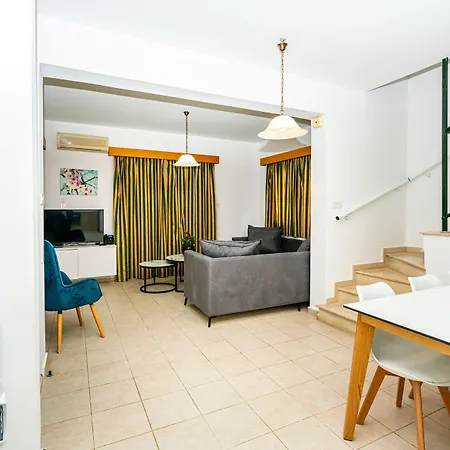 Kotsias Corallia * Coral Bay