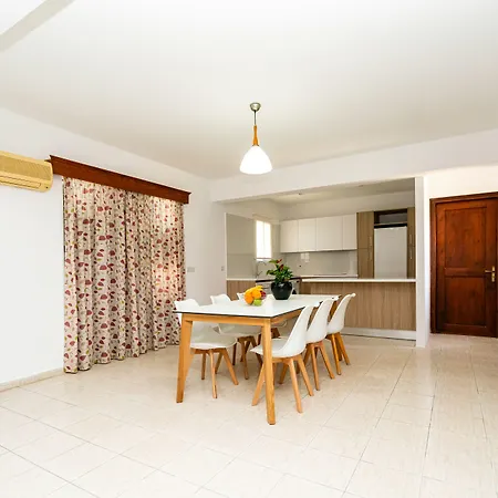 Kotsias Corallia * Coral Bay