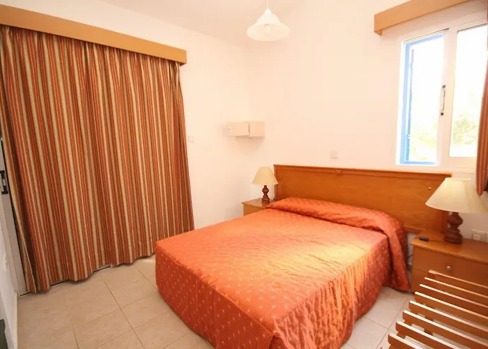 Kotsias Corallia * Coral Bay