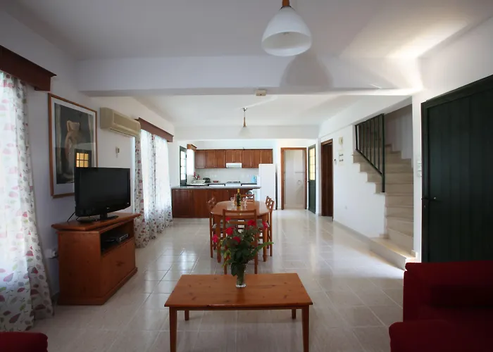 Kotsias Corallia * Coral Bay