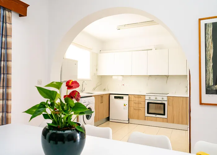 Kotsias Corallia * Coral Bay