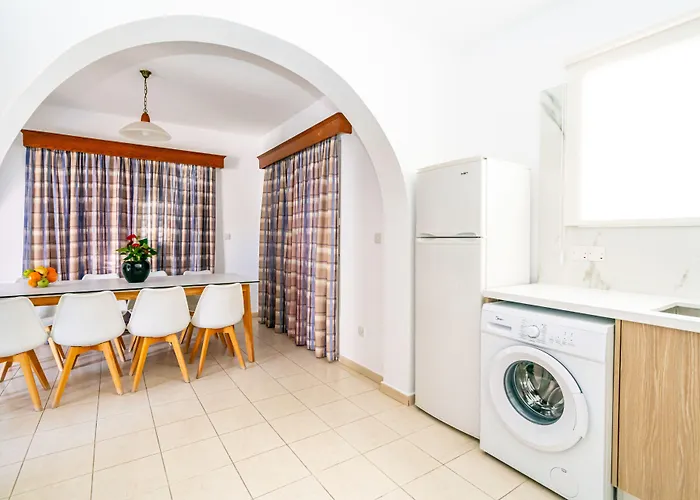 Kotsias Corallia Coral Bay