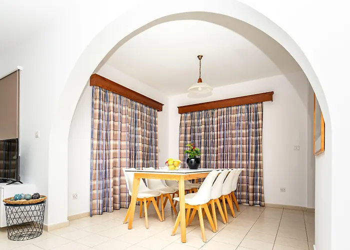 Kotsias Corallia Coral Bay